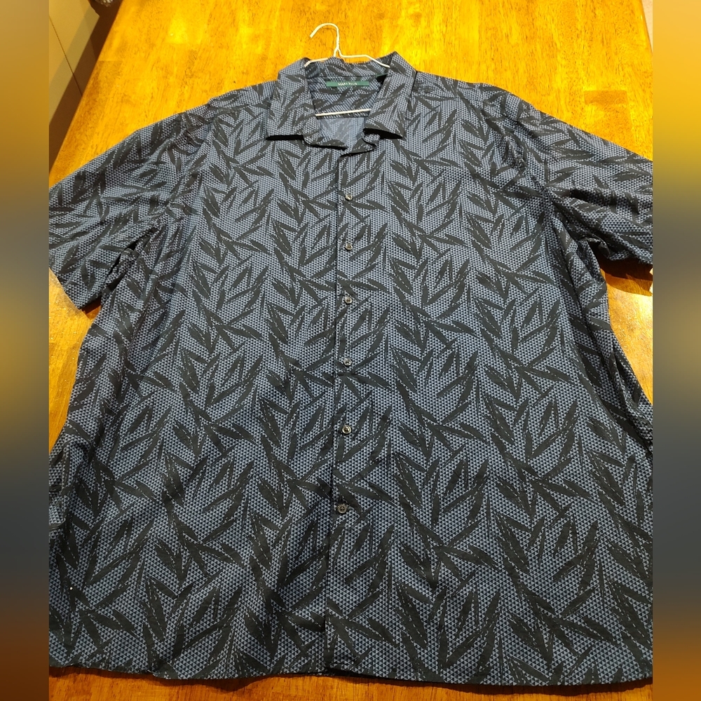 Men's Perry Ellis size 4xlt short sleeve button down black and blue shirt. And t